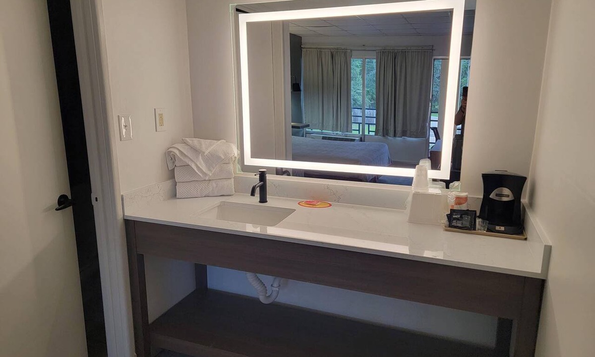 Perry Hotel | Quality Inn Perry