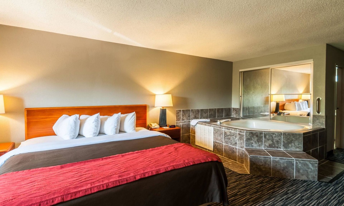 Solomons Hotel | Quality Inn Solomons - Beacon Marina
