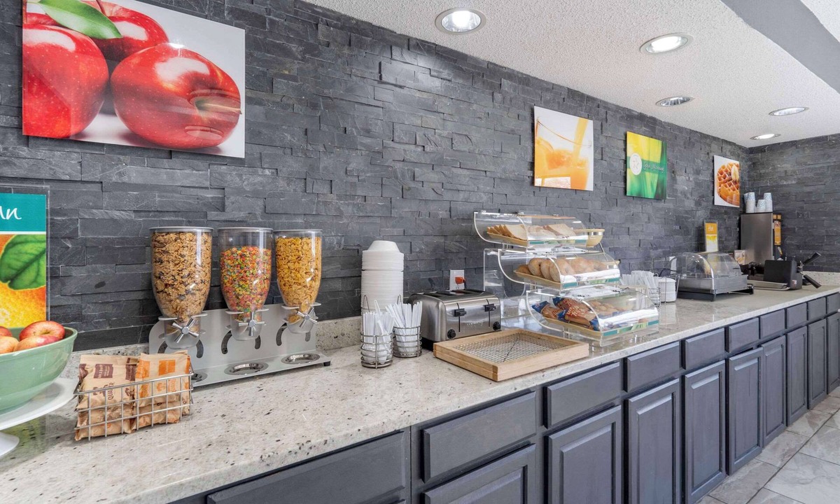 Bloomington Hotel | Quality Inn & Suites Bloomington University Area