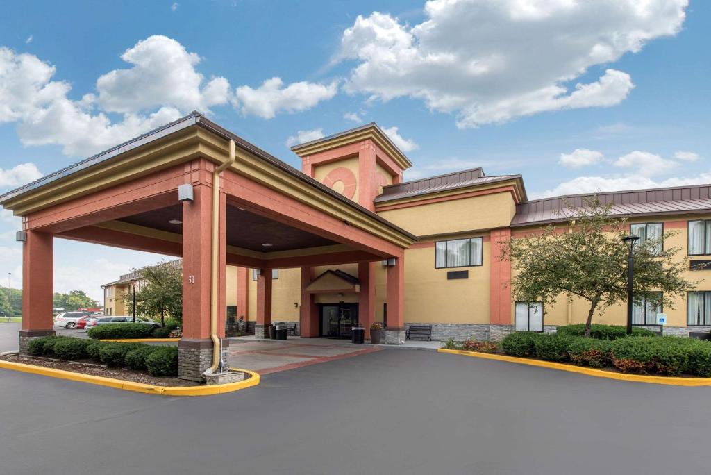 Brownsburg Hotel | Quality Inn & Suites Brownsburg - Indianapolis West