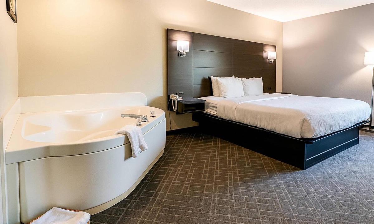 Circleville Hotel | Quality Inn & Suites Circleville