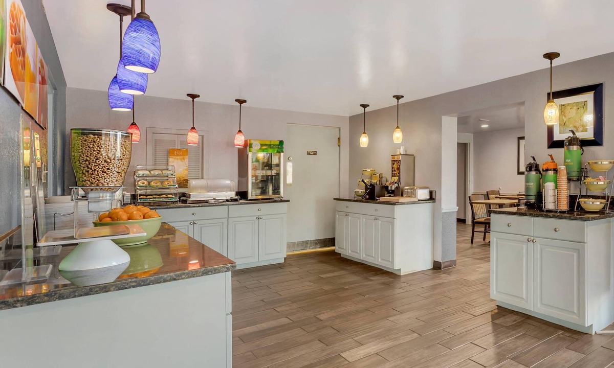 Easley Hotel | Quality Inn & Suites Easley - Greenville