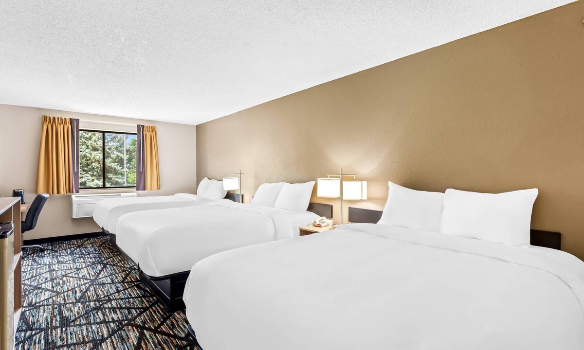 Howe Hotel | Quality Inn & Suites Howe - Sturgis