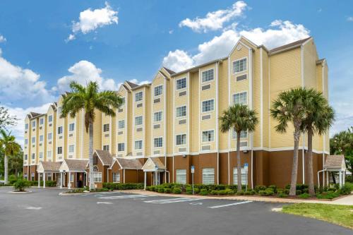 Lehigh Acres Hotel | Quality Inn & Suites Lehigh Acres Fort Myers