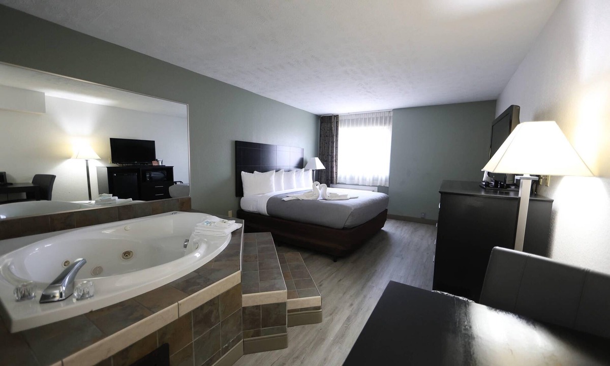 Mattoon Hotel | Quality Inn & Suites Mattoon South