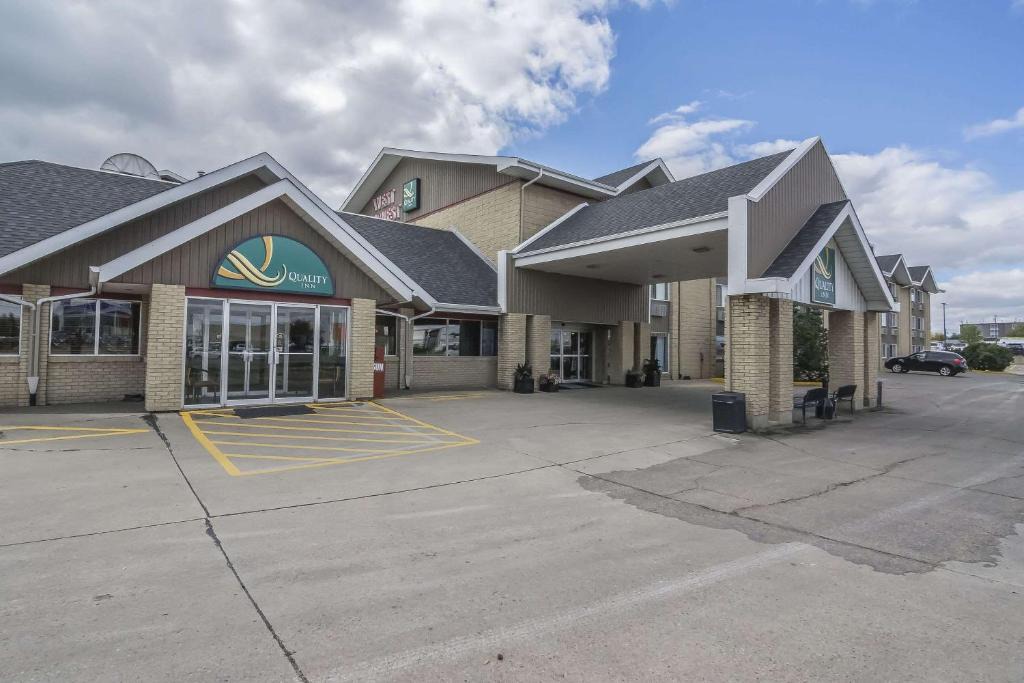 West Edmonton Hotel | Quality Inn West Edmonton
