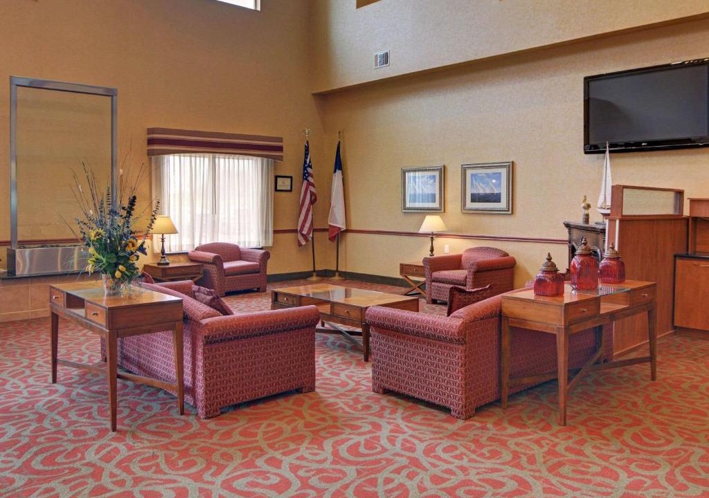 Mabank Hotel | Quality Suites Near Cedar Creek Lake