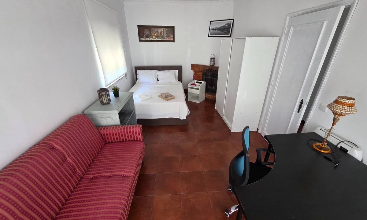 Santo Antonio dos Olivais House | Quarto Sunrise com Varanda e WC