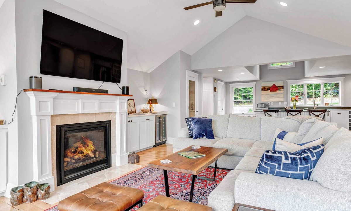 Quechee House | Quechee House with Hot Tub & Panoramic Views