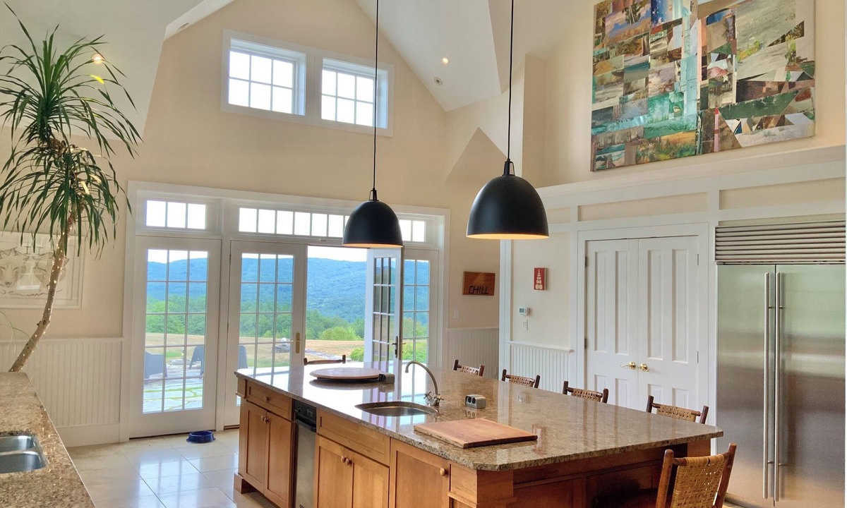 Hartland House | Quechee Mountaintop Escape: Wilderness meets sophistication .