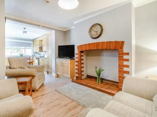 Bridlington Old Town House | Queen B's