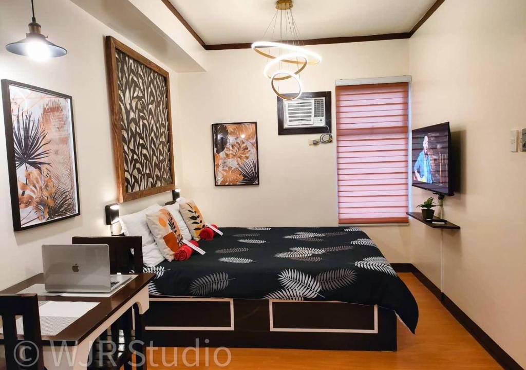 Muntinlupa Apartment | Queen Bed Deluxe- Contemporary Style