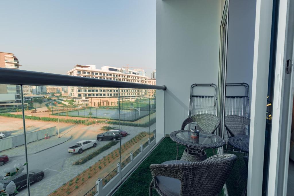 International City Apartment | Queen Bed, Full Kitchen, New Unit
