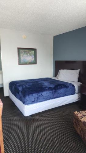 Amarillo Apartment | Queen Bed Hotel Room 332