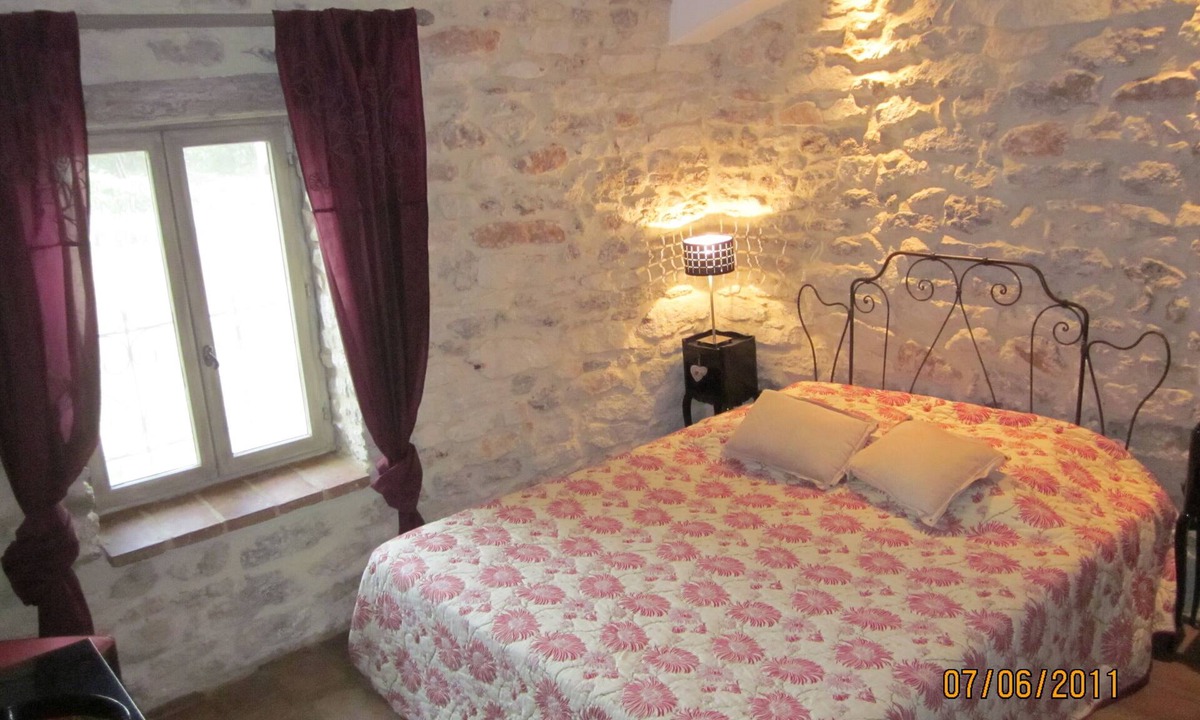 La Baume-de-Transit House | Queen-Framboise-Queen-Private Bathroom-Countryside view