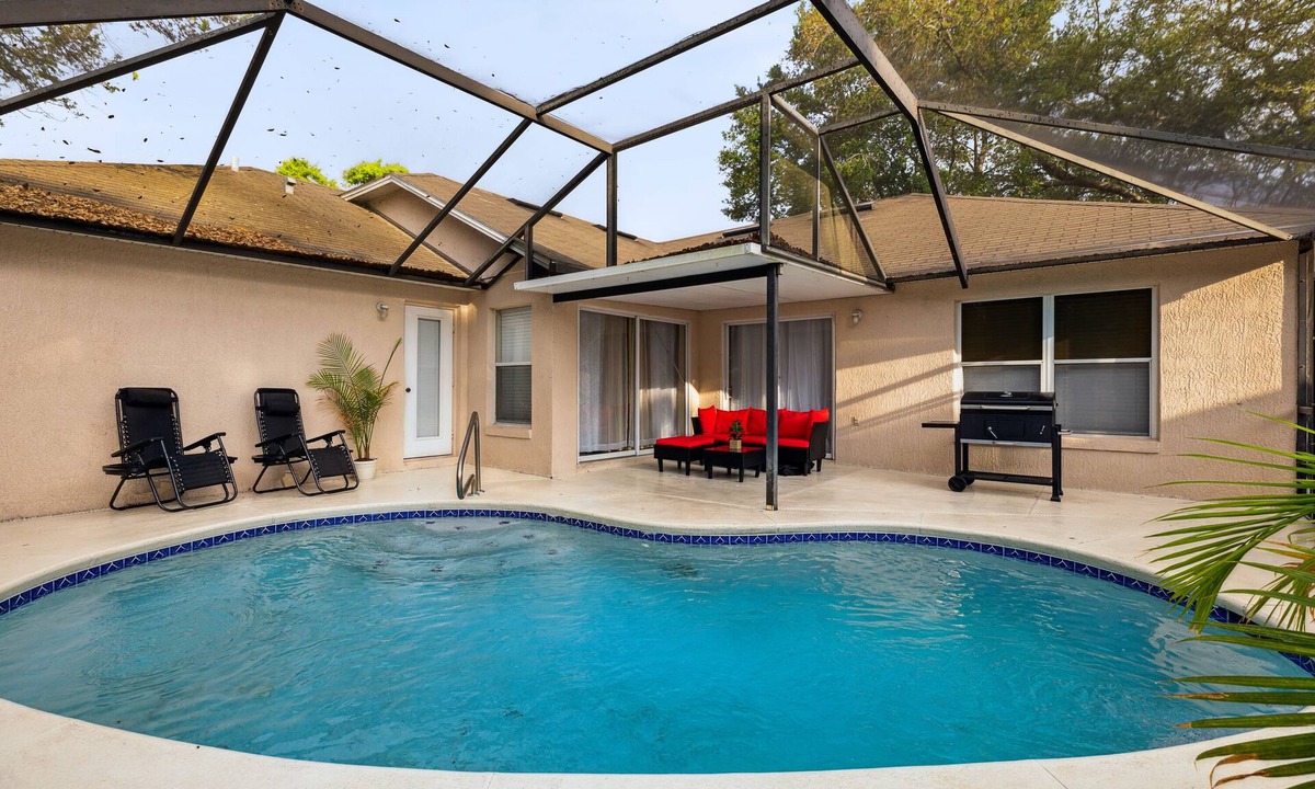 Ocoee Apartment | Queen Guest Suite with Pool View and Nearby Lake