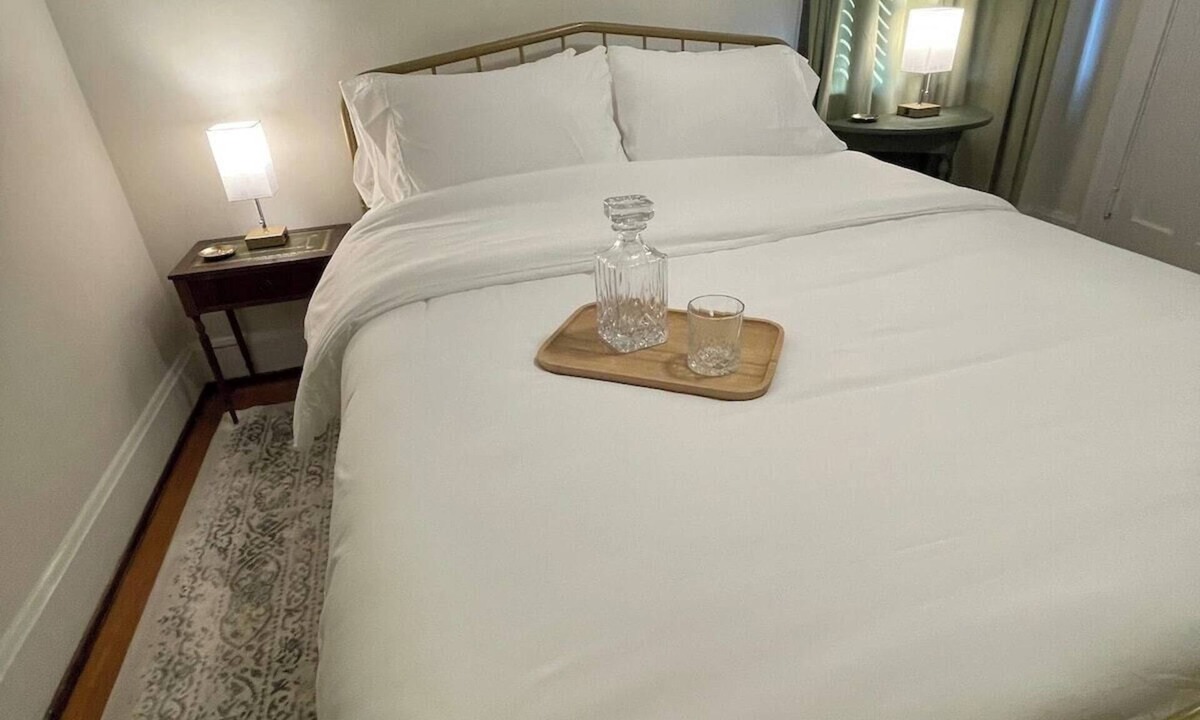 Oakley Apartment | Queen & King 2 Bedroom, 15 minutes from anything, private drive