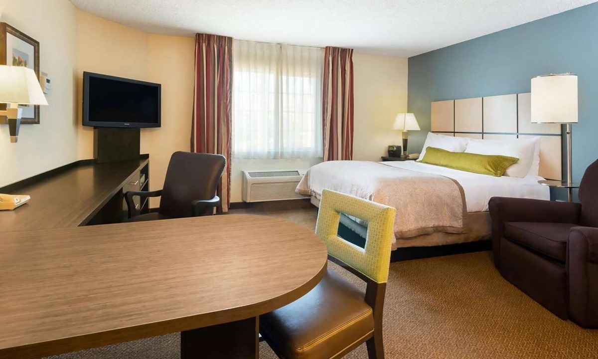 Nanuet Hotel | Queen Studio Suite Near Shopping Centers & Dining Options