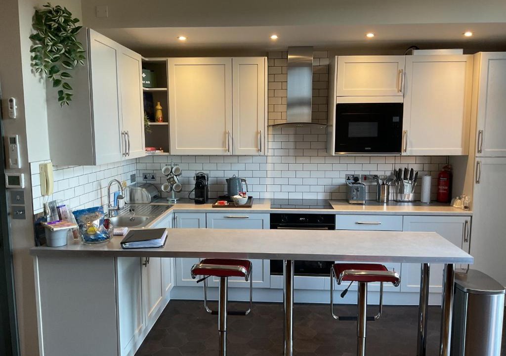 West Kensington Apartment | Queens View