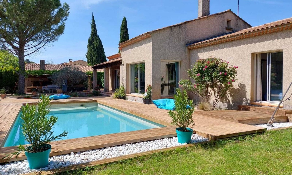 Saint-Saturnin-les-Avignon House | Quiet house with swimming pool, pergola, BBQ, garden with trees, 4 bedrooms and 3 bathrooms