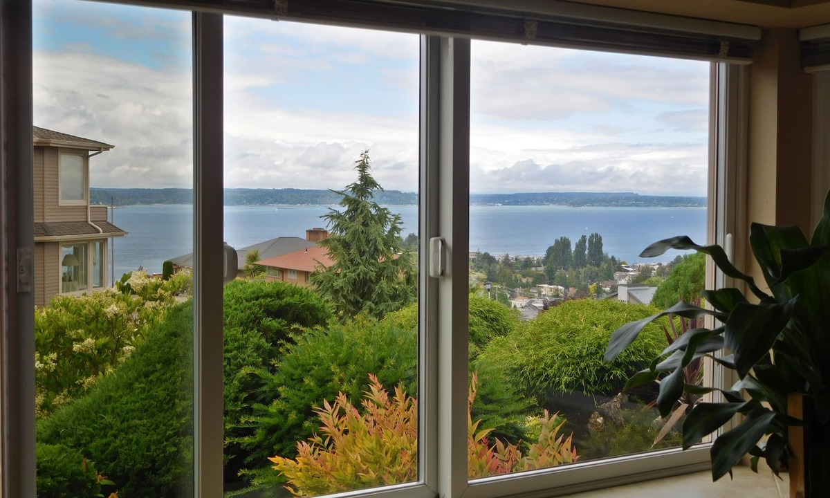 Alki Apartment | Quiet 1200 Sq Ft View Apartment, Near Beach