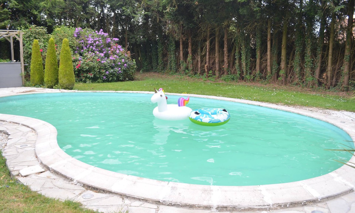 Anceaumeville Cottage | Quiet 14p gite ideal for families with heated swimming pool
