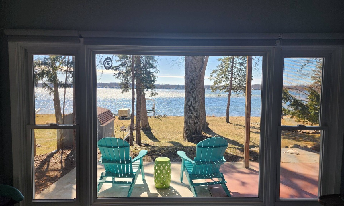 Brooklyn House | Quiet 2-bedroom bungalow with AC on Wamplers Lake