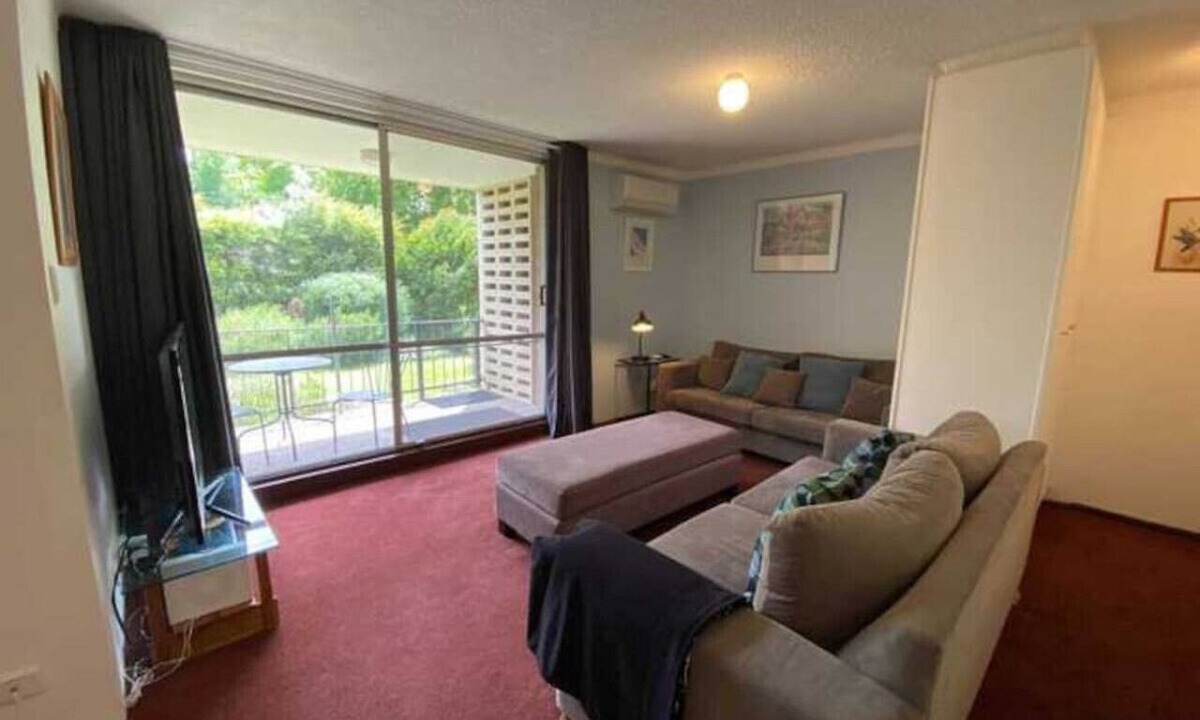 Griffith Apartment | Quiet 2BR Apartment with Garden views in Griffith