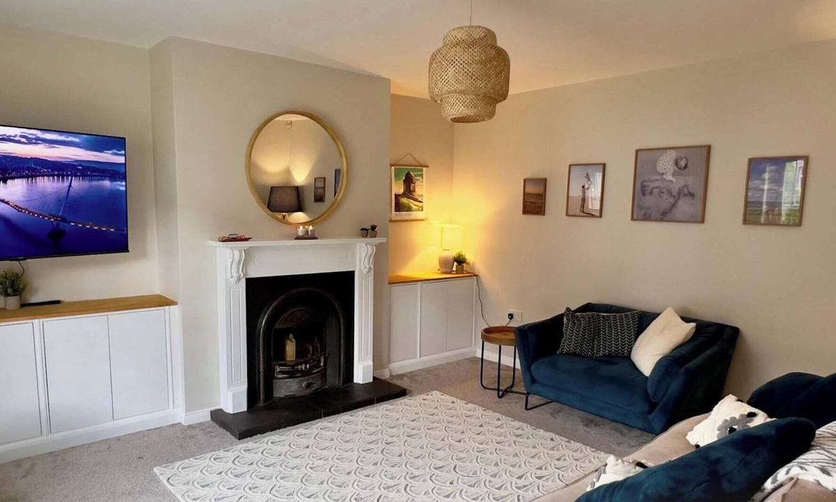 Londonderry House | Quiet 2BR Home with Garden, Sleeps 5