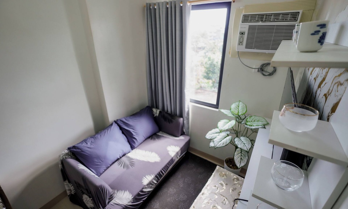 Muntinlupa Condo | Quiet 2BR Modern Condo: Prime Access to Malls & Schools