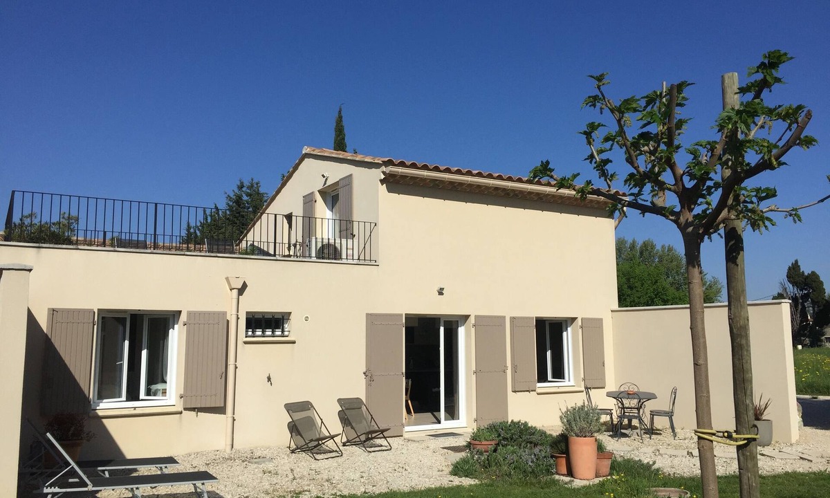 Montfavet House | QUIET AIR-CONDITIONED GITE WITH 2 BEDROOMS AND THEIR PRIVATE BATHROOM