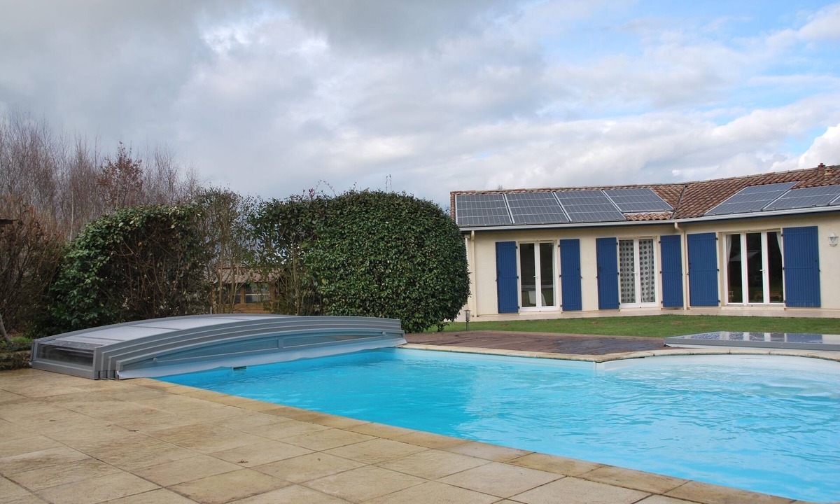 Quinsac House | Quiet, air-conditioned villa 15 minutes from Bordeaux with pool and spa