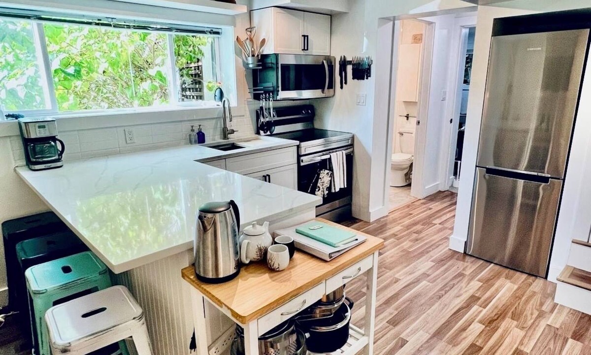 District of North Vancouver House | Quiet and bright garden suite in North Van near nature, shops and transit.