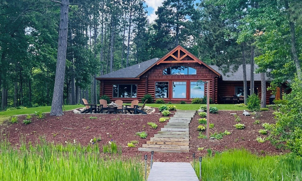 Pine River House | Quiet and cozy cabin located on the white fish chain.