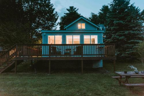 Winthrop House | Quiet and Intimate Pet Friendly Cottage Perfectly set on the Shores of Cobbossee Lake for Fishing in Winthrop, Maine