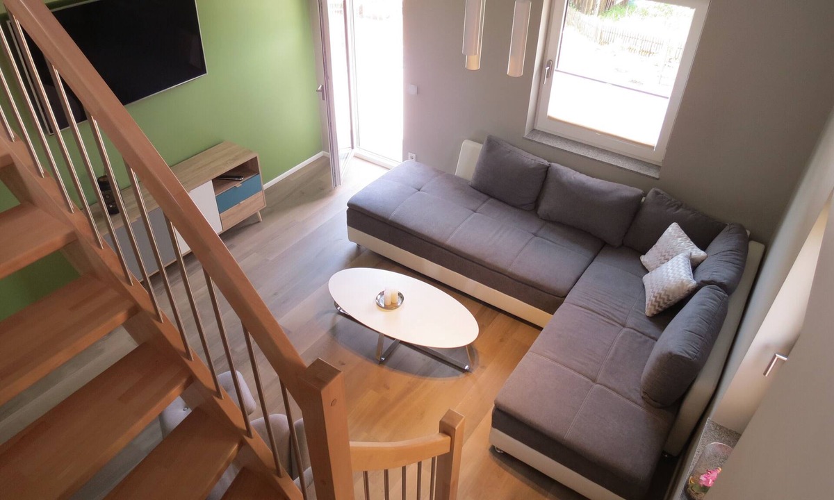 Mondfeld Apartment | Quiet and spacious holiday apartment 'Burgblick'