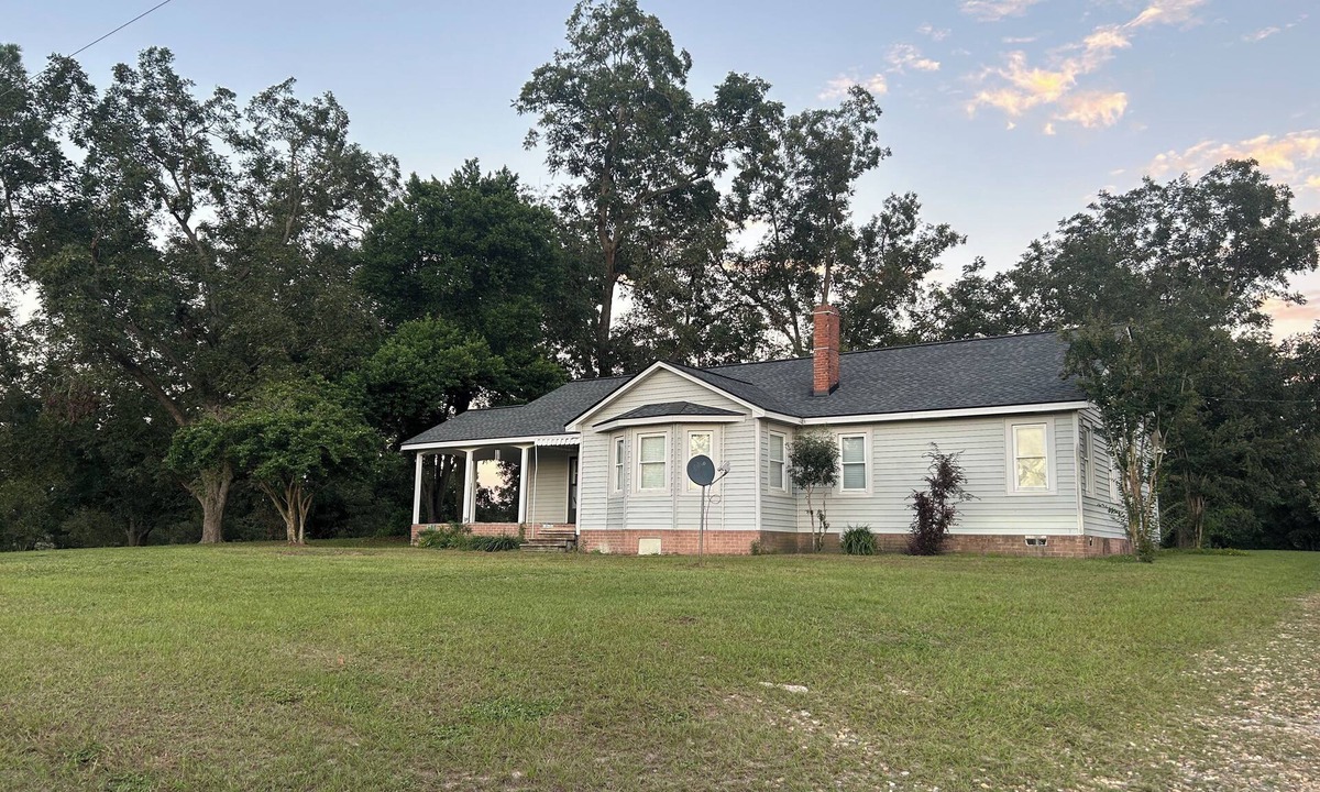 Colquitt County House | Quiet and spacious home nestled in a pecan orchard and surrounded by farm land