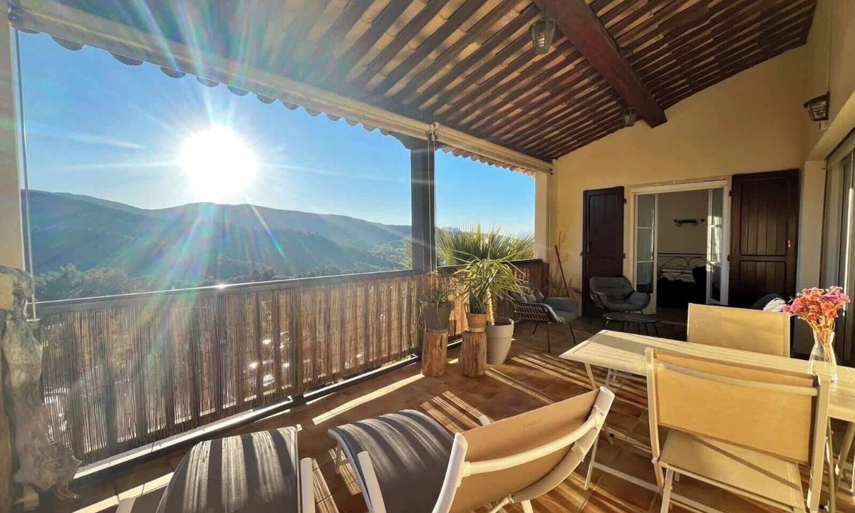 La Rouviere Apartment | Quiet apartment with panoramic views and swimming pool