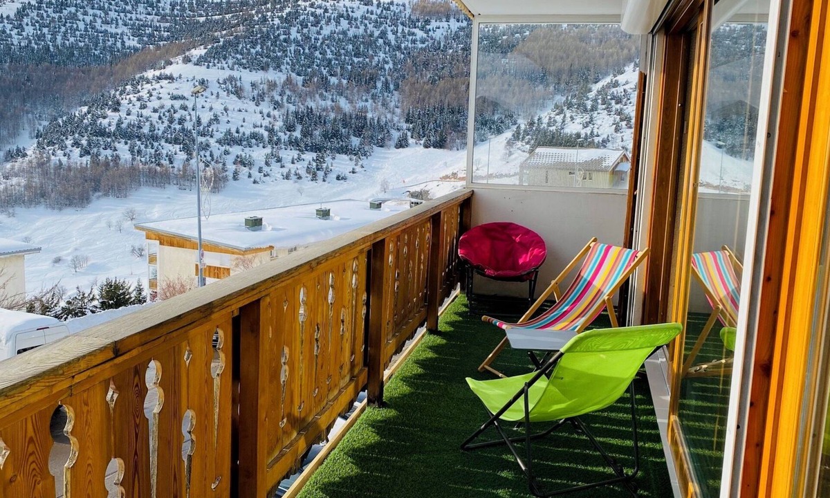 Eclose-Ouest Apartment | Quiet apartment 75 M2 2 bedrooms near ski lifts resort center