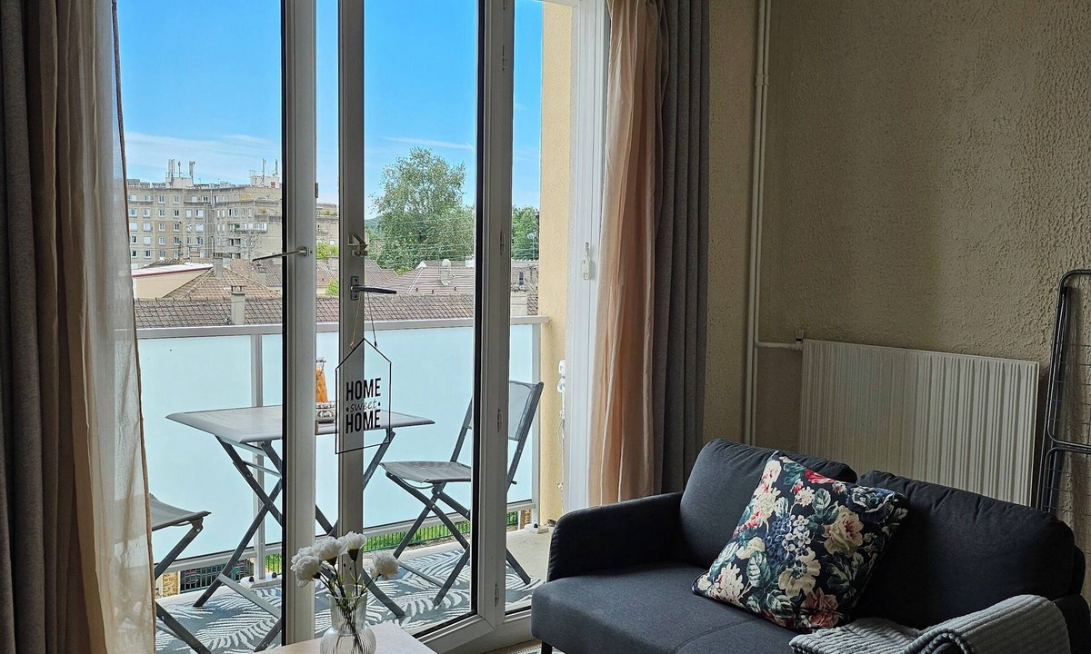 Quartier Centre Ville Apartment | Quiet apartment, ideal for families and 15 minutes from the airport.