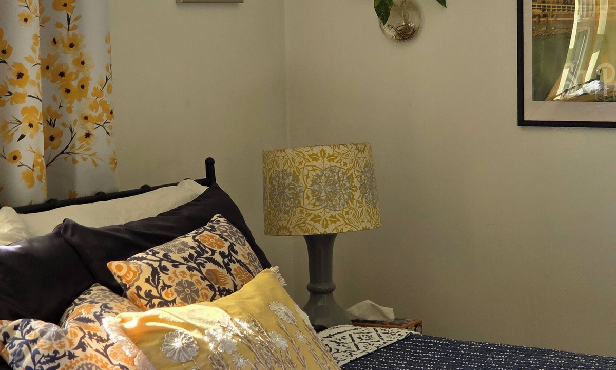 Merriam Park Apartment | Quiet Balcony midst lilac trees awaits! Sleeps 4, dog and child friendly!