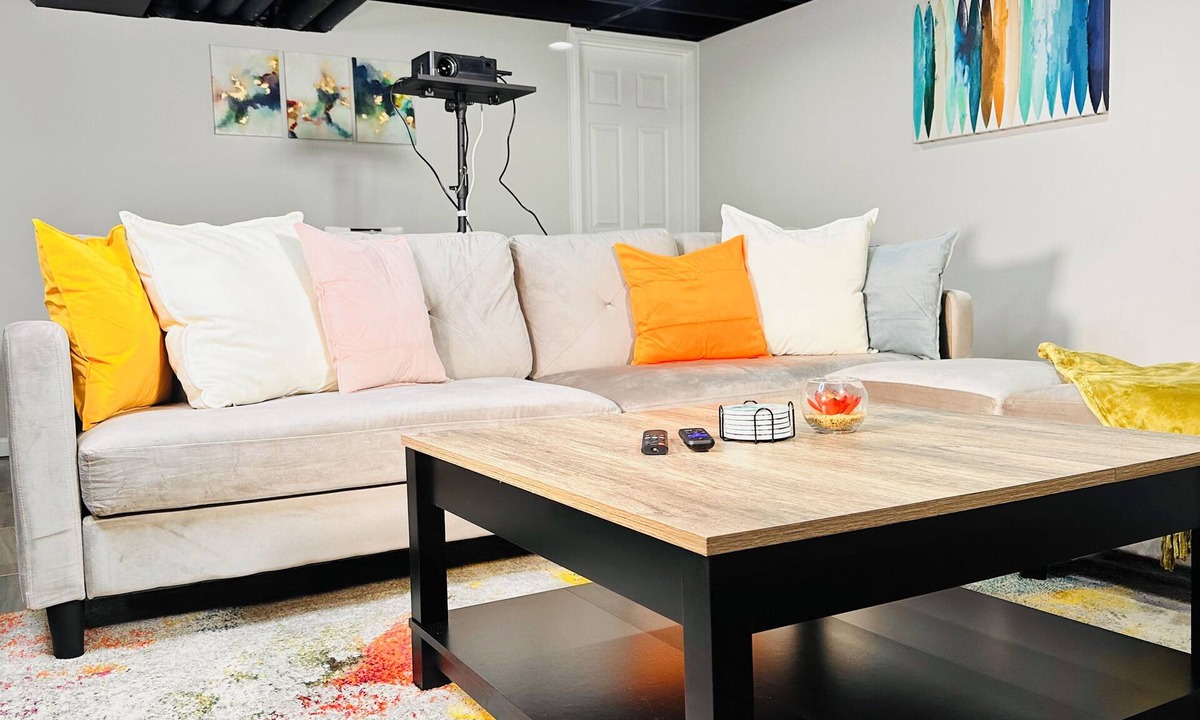Milwaukee House | Quiet Bay View Getaway