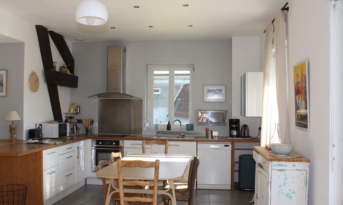 Aix-les-Bains City Center Apartment | Quiet, bright apartment, 400 metres from the town center, with parking lot