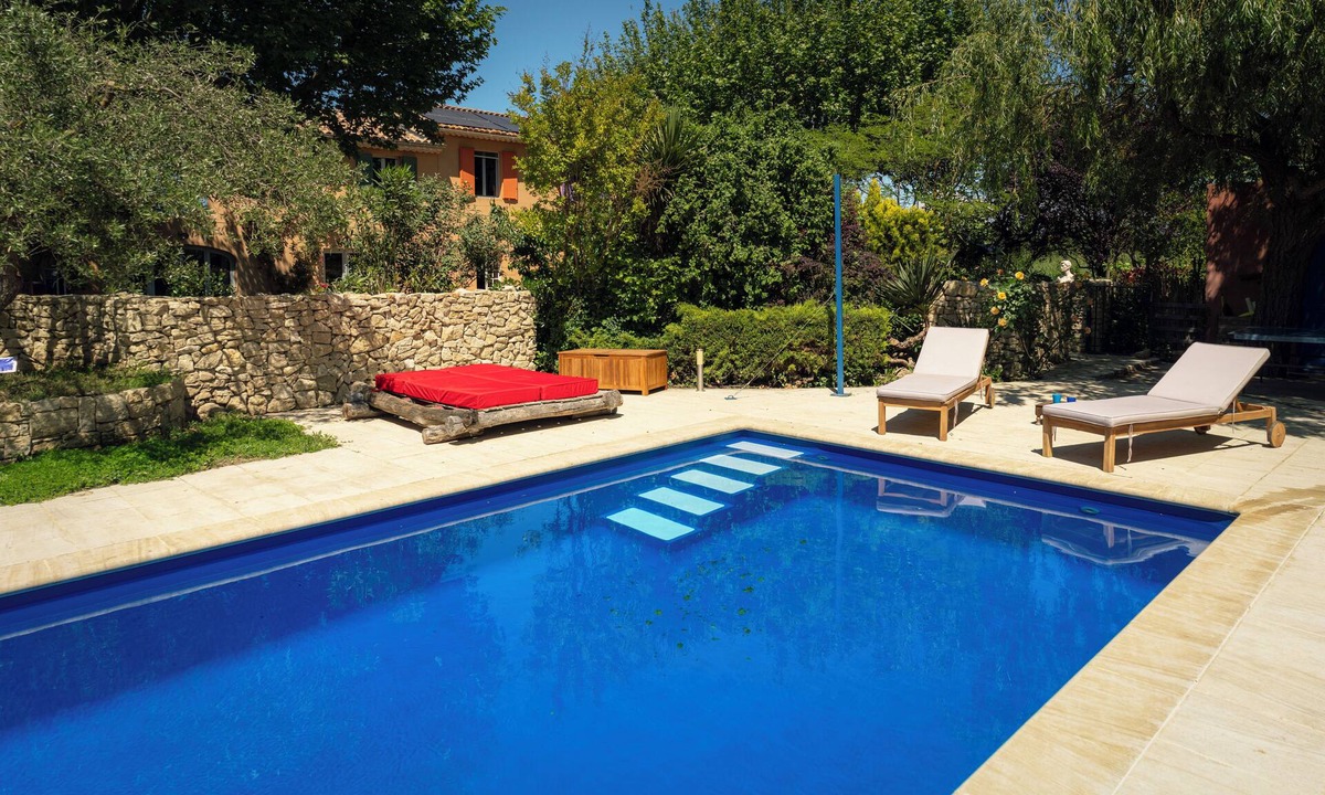 Sarrians Villa | Quiet, charming farmhouse with large swimming pool and Mont Ventoux view Ideal for families