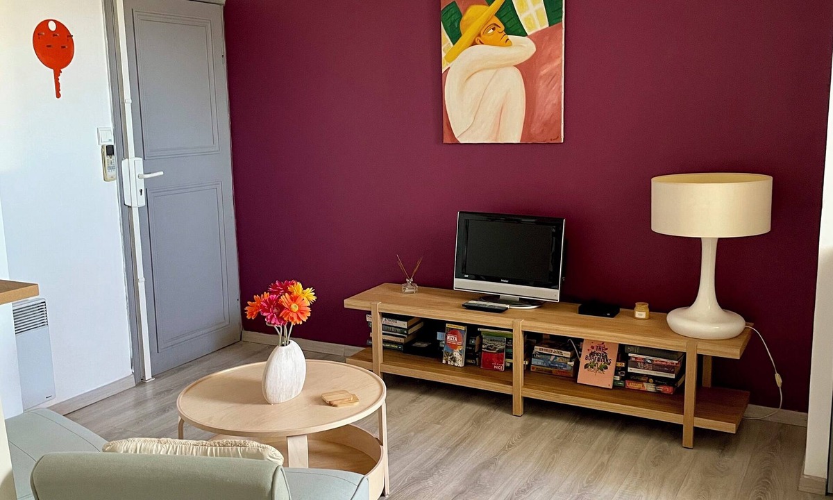 Jean-Medecin Apartment | Quiet, cheerful and sunny studio in centre with lift and air conditioning
