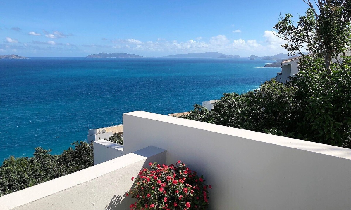 Estate Lovenlund Condo | Quiet & Comfortable 2 Bedroom Condo with Beautiful Panoramic Down Island Views