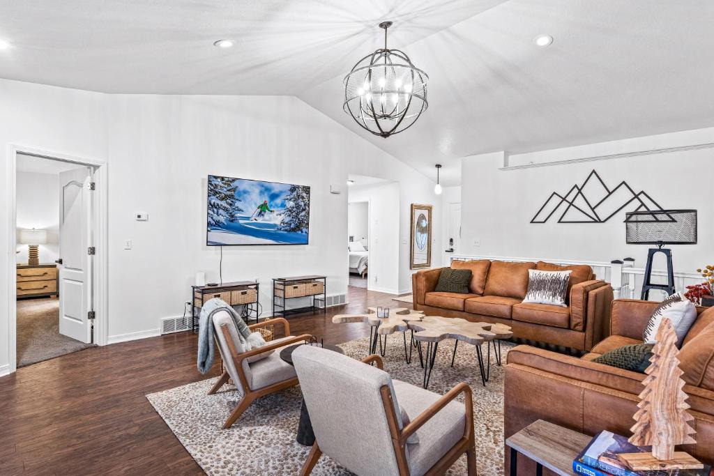 Logan Apartment | Quiet Comfortable Cliffside Estate near USU