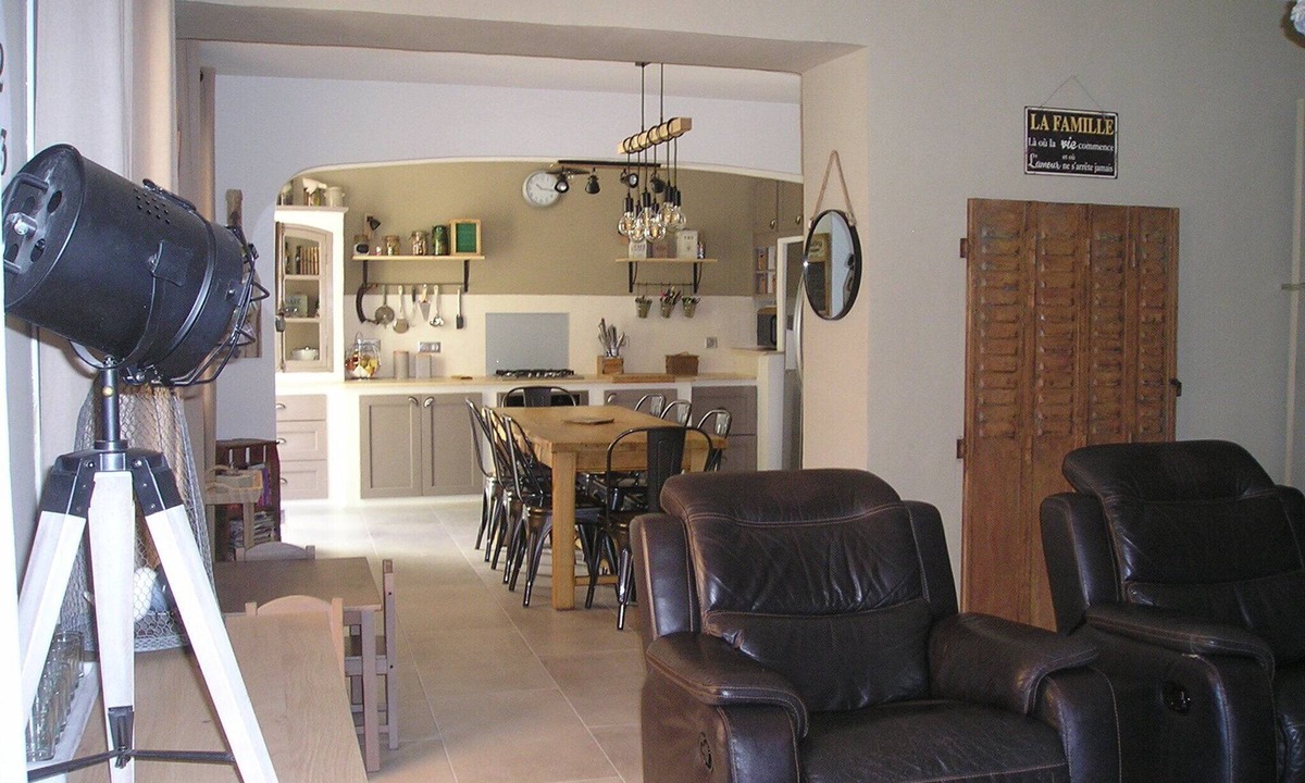 Cheval-Blanc House | QUIET, COMFORTABLE PROVENCAL FARMHOUSE IN THE COUNTRYSIDE WITH SECURE SWIMMING POOL