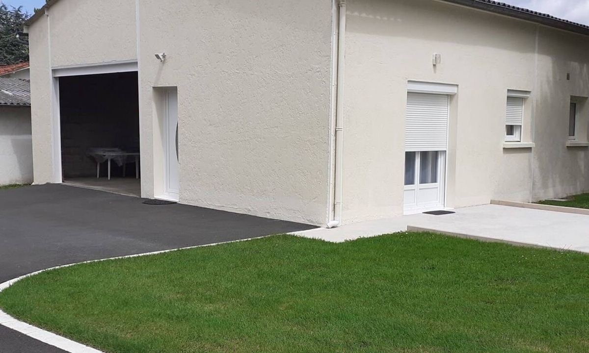 Arvert House | Quiet, comfortable rental in the Royannais countryside