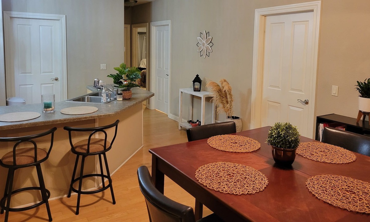 Slinger Condo | Quiet condo stay w/easy access to 41 to Milwaukee or Appleton.